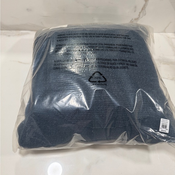 NWT West Elm Outdoor Tufted Circle Pillow 20x20, Midnight - Picture 5 of 8